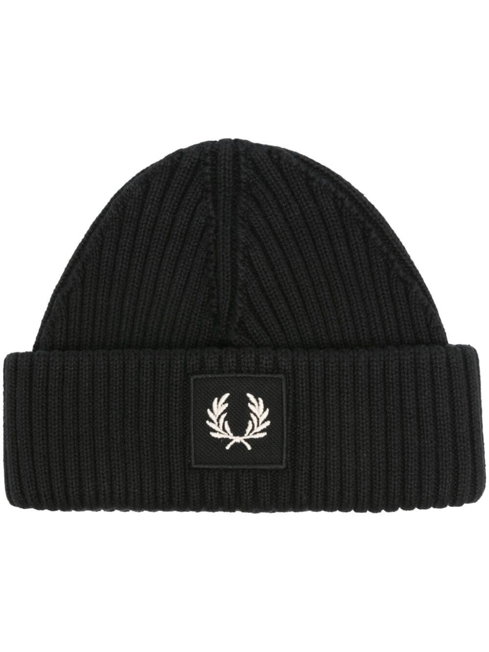 Fred Perry Fp Patch Brand Chunky Rib Beanie In Black